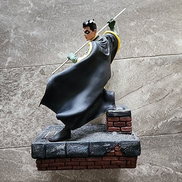 Robin Hand Painted Cold Cast Porcelain 2637 of 3900 Batman Graphitti Designs - Picture 4 of 6